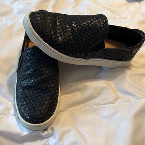 ugg flat shoes, size 7 1/2, really cute